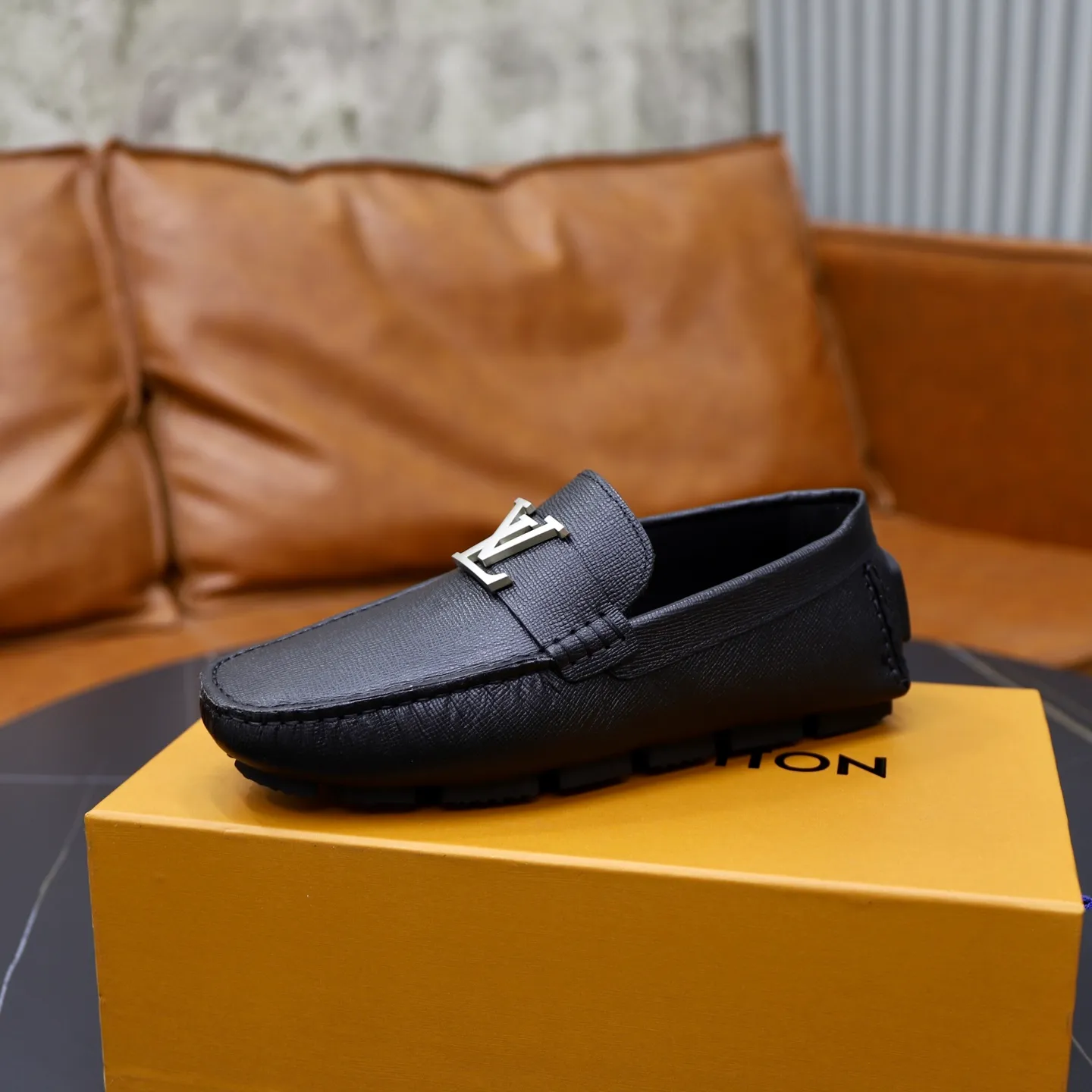Ex-factory price: 480💰【LV】Louis Vuitton ⚠️High-end men’s driving and pedal series ⚠️38-44 (customized for 45) ⚠️All original cowhide leather! Thick and soft! Made entirely of calfskin lining! Rubber sheet anti-slip beanie sole! Three-dimensional package technology! Fashionable and classic! Handicrafts! Original high quality! Feel free to compare!